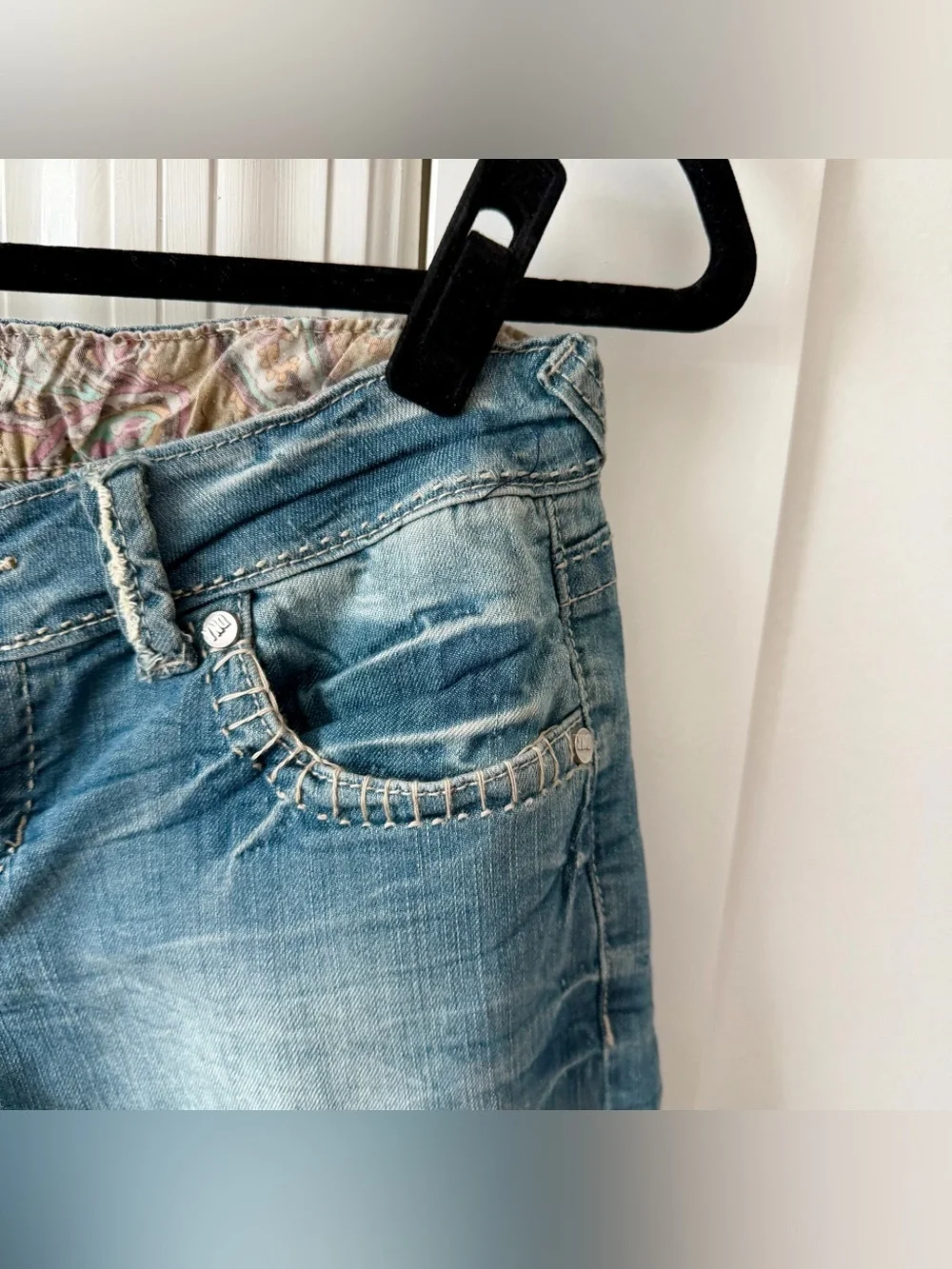 YNQ Y2K Low Rise Distressed Embroidered Denim Bermuda Shorts Blue Sz 7